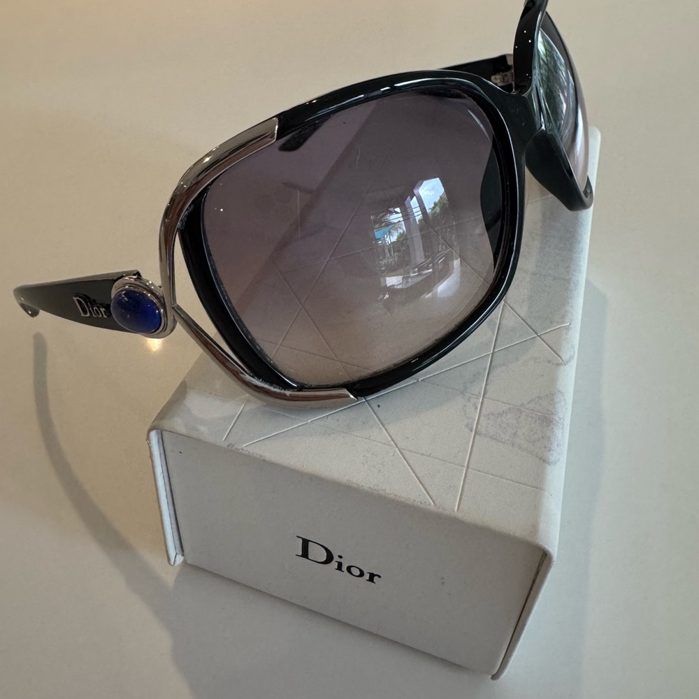 Dior glasses Christian Dior COPACABANA
Pre Owner in excellent conditions.